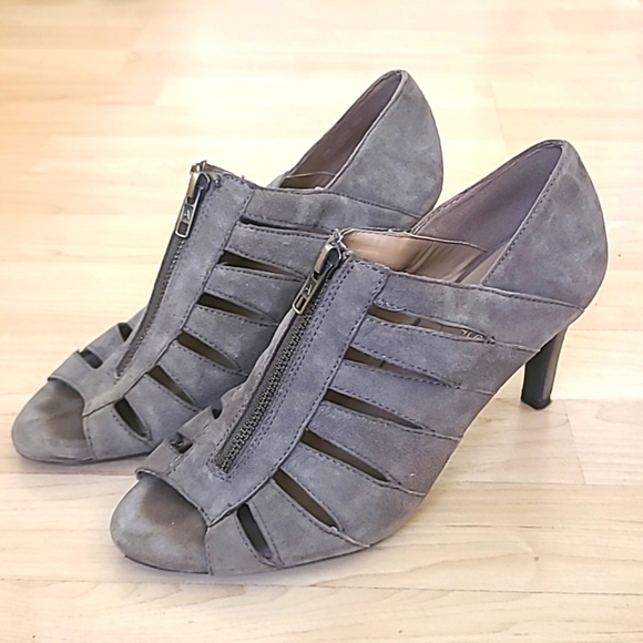Aerosoles Heel Rest Lambada Grey Taupe Suede Cagey Zipper Heel Sandals Size 8.5 - Picture 1 of 10